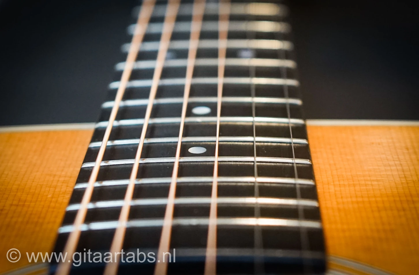 gitaar met nieuwe snaren