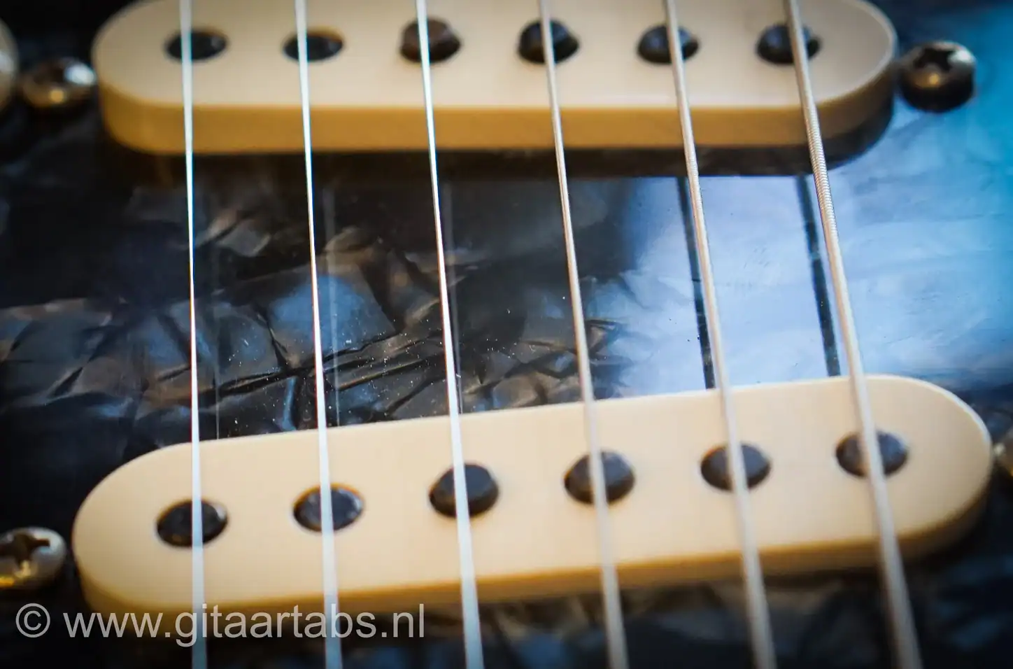 Elektrische gitaar met nieuwe snaren klaar voor gebruik